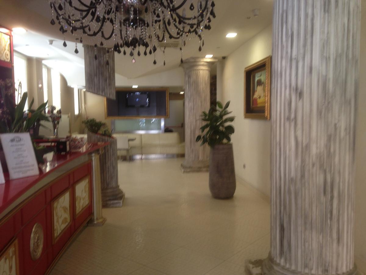 In Hotel 3*